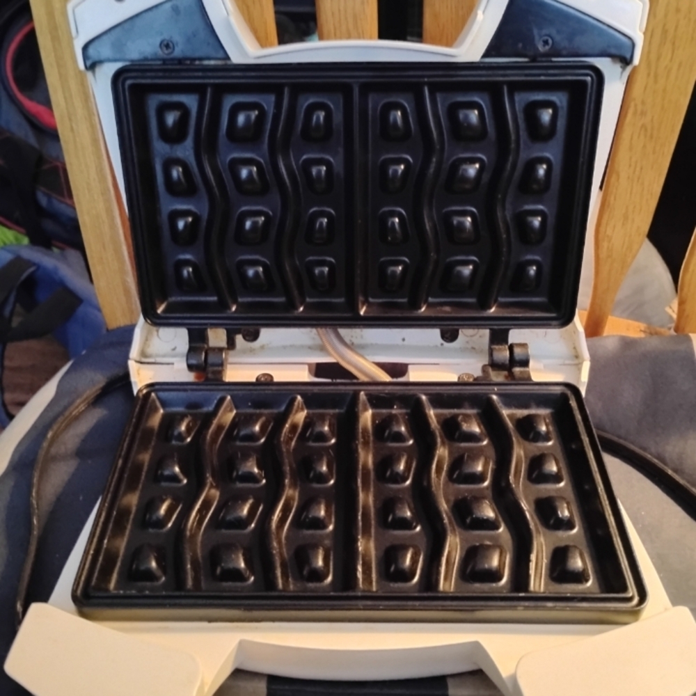 Hamilton Beach Black and White Waffle Maker